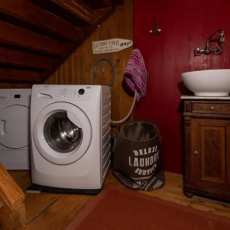 Lindeli, Luxerioes Eifach Prázdninový dům